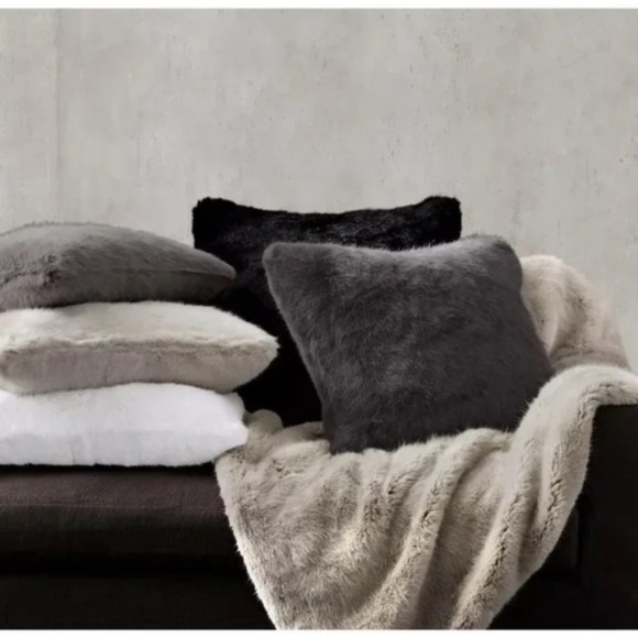 RH Restoration Hardware ULTRA FAUX FUR PILLOW + Insert - Picture 1 of 12
